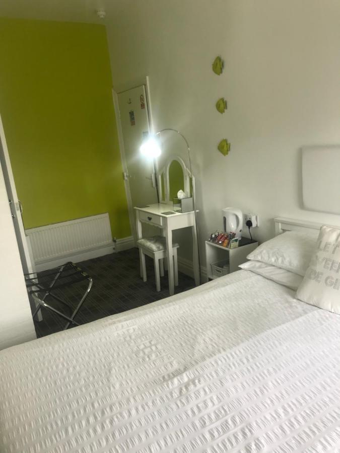 Number 40 - No Multiple Room Bookings Blackpool Exterior foto